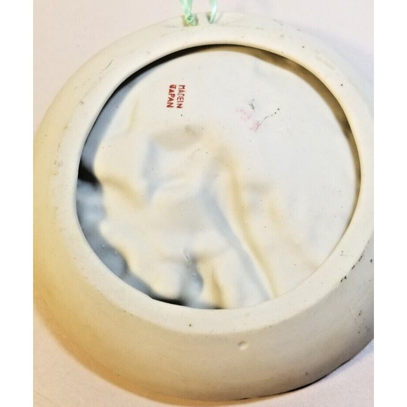 Vintage Pair 3 D Bisque Porcelain Victorian Couple Occupied Japan Wall Plaques - Picture 13 of 16